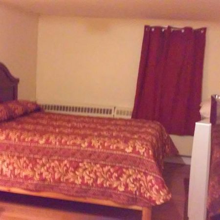 Leisure Motel Виндзор Экстерьер фото