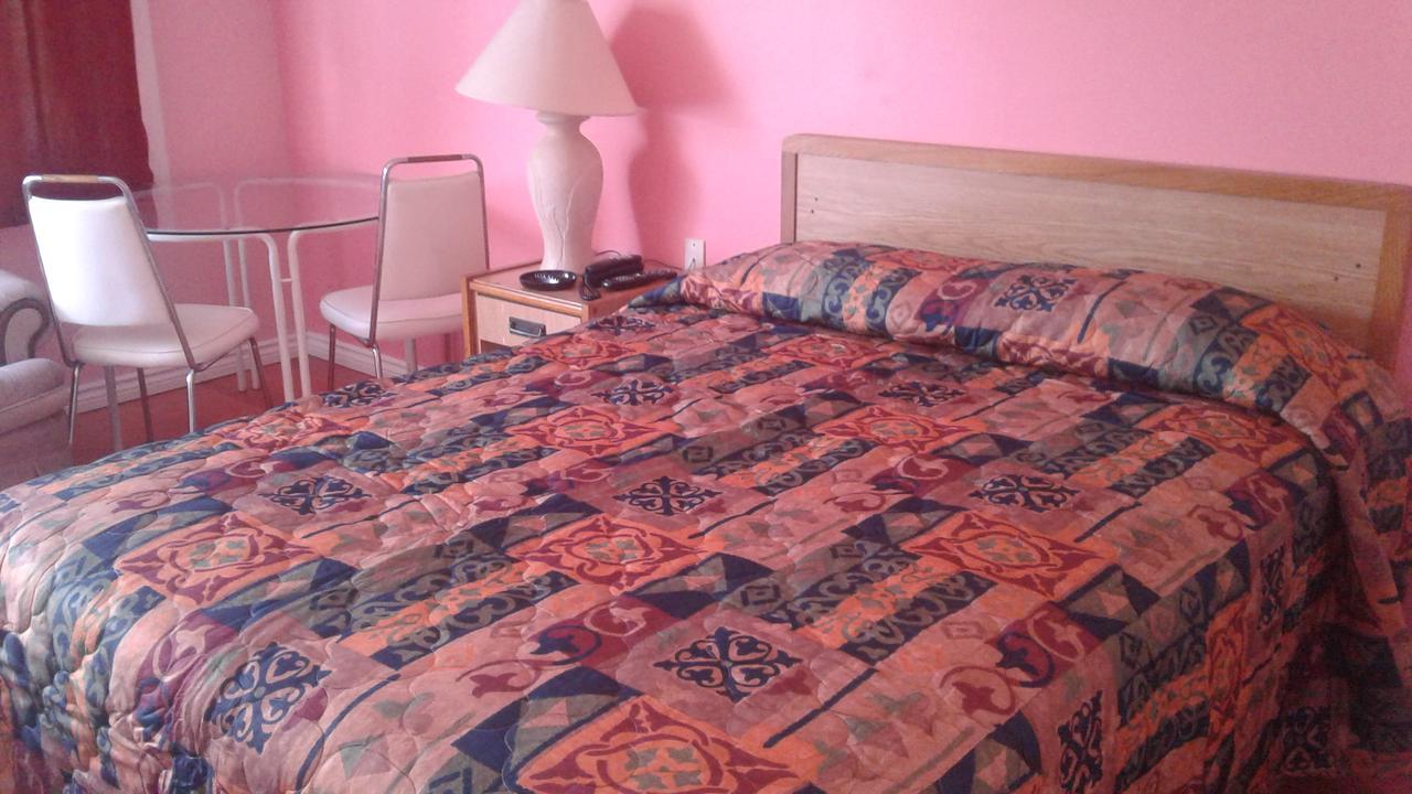 Leisure Motel Виндзор Экстерьер фото