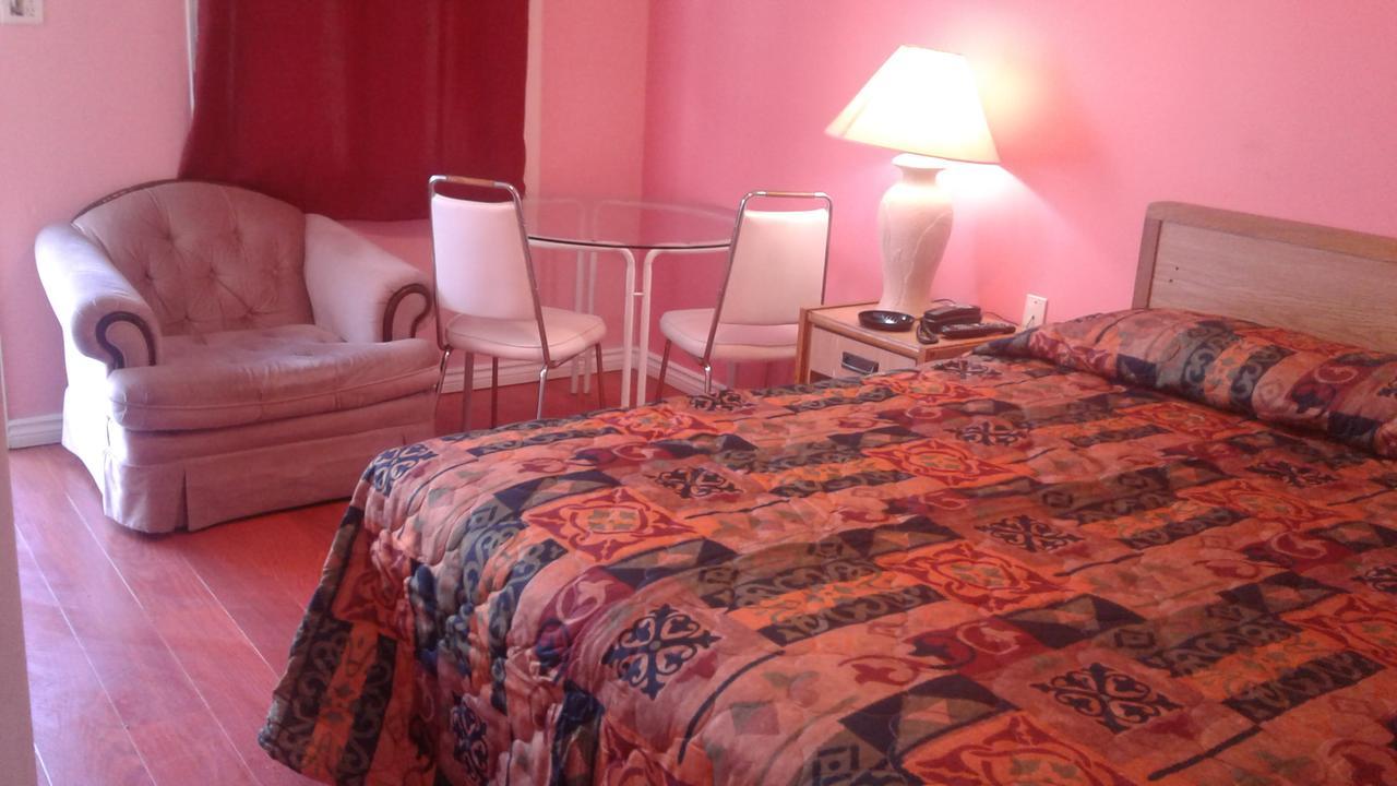 Leisure Motel Виндзор Экстерьер фото