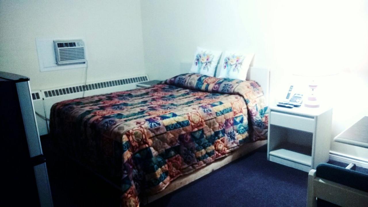 Leisure Motel Виндзор Экстерьер фото